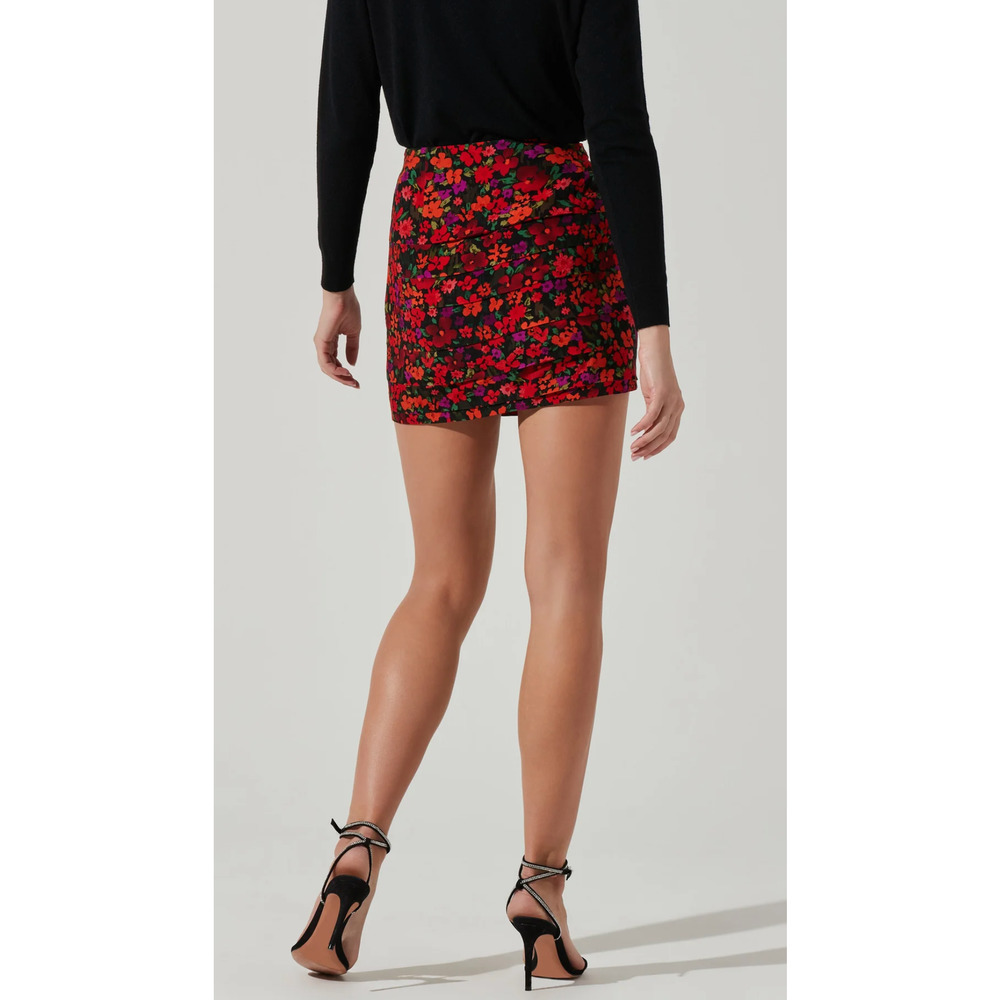 ASTR WAVERLY FLORAL RUCHED MINI SKIRT - Picture 4 of 4